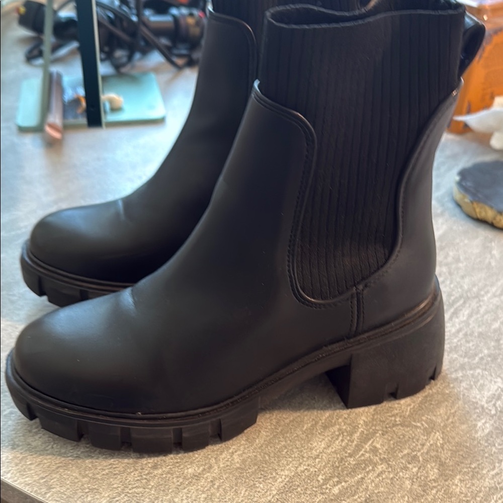 Steve Madden Chelsea Boots size 5